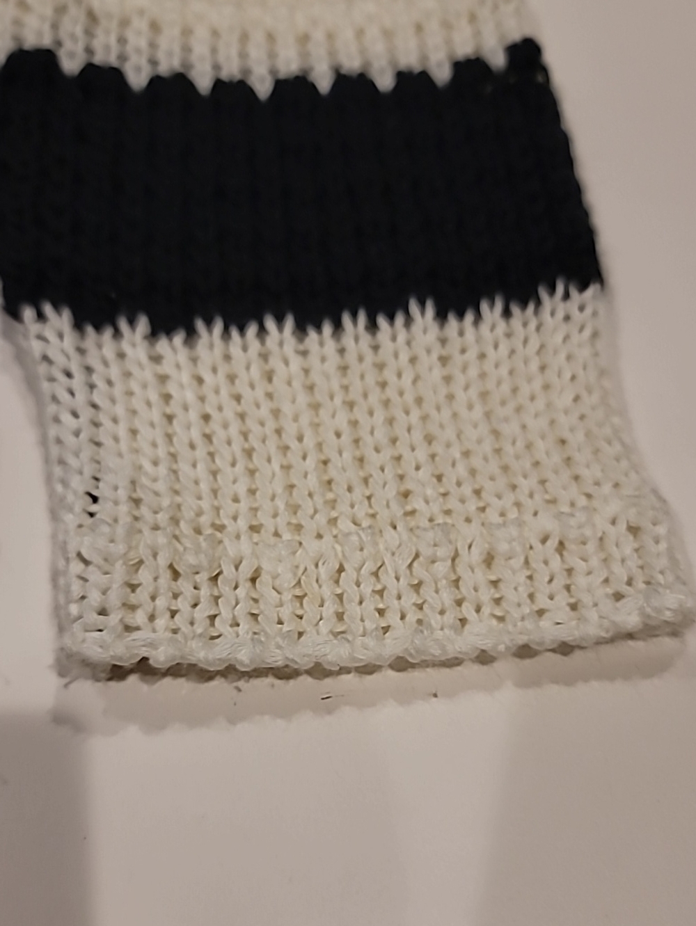 RD Style Slim Black and White Chevron Knit Sweater Large - Picture 7 of 11